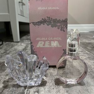 Ariana Grande R.E.M